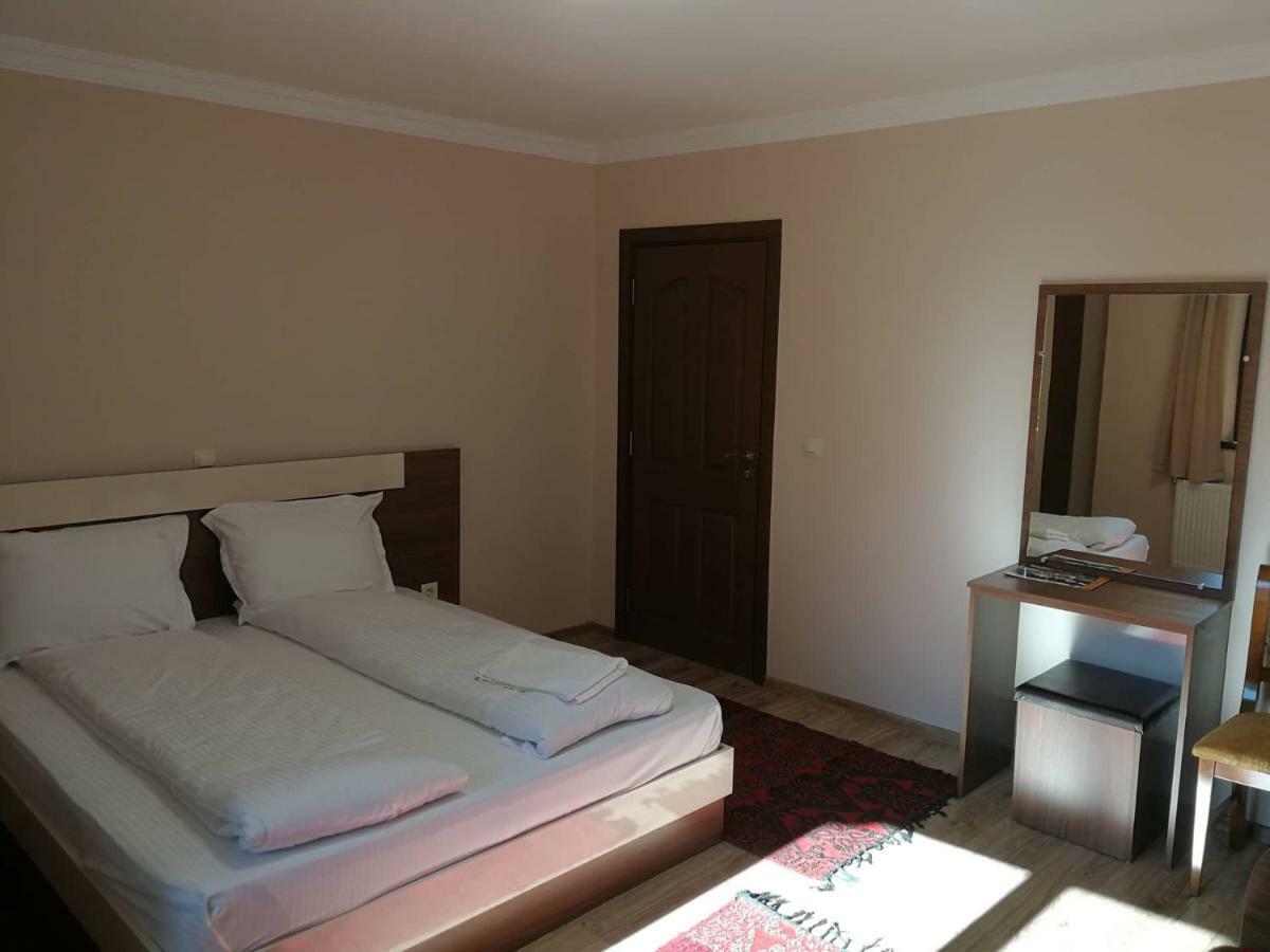 Слънчевата Къща Hotel Kovaceviţa Exterior foto